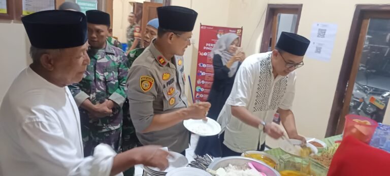 Polsek Cihaurbeuti Polres Ciamis Ikuti Bukber dan Tarling Bareng Tingkat Kecamatan Cihaurbeuti