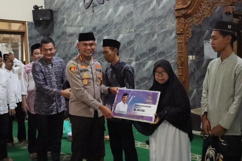 Kapolres Ciamis Bareng Forkopimda Ciamis Tarawih Keliling di Mesjid Jami Baitul Maghfiroh