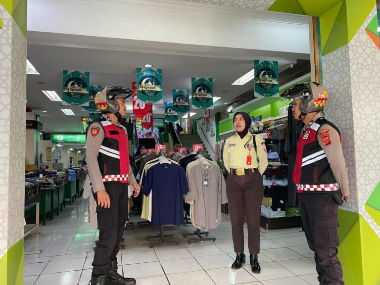 Jaga Harkamtibmas, Sat Samapta Polres Ciamis Patroli Roda 2 ke Pusat Perbelanjaan di Ciamis