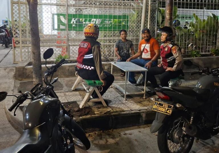 Humanis, Pasukan Patroli Roda 2 Samapta Polres Ciamis Beri Imbauan di Kafe Hollow