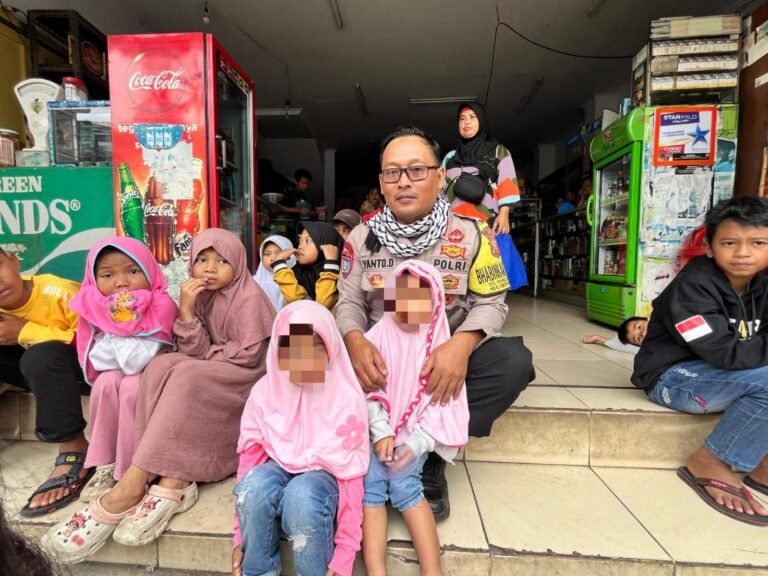 Wujud Kepedulian Personil Polsek Tarogong Kaler, Rawat Dua Anak Yang Ditinggal Ayahnya Masuk Penjara.