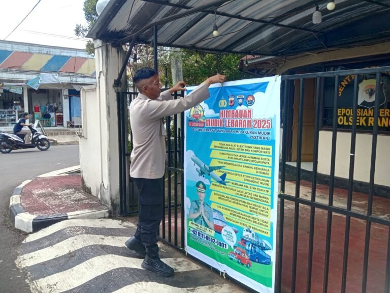 Polsek Rancah Pasang Banner Himbauan Kamtibmas dan Mudik Lebaran 2025