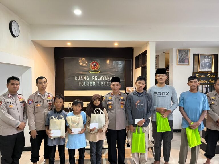 Polsek Leles Belikan Baju Lebaran Gratis kepada Anak Yatim Piatu dan Dhuafa