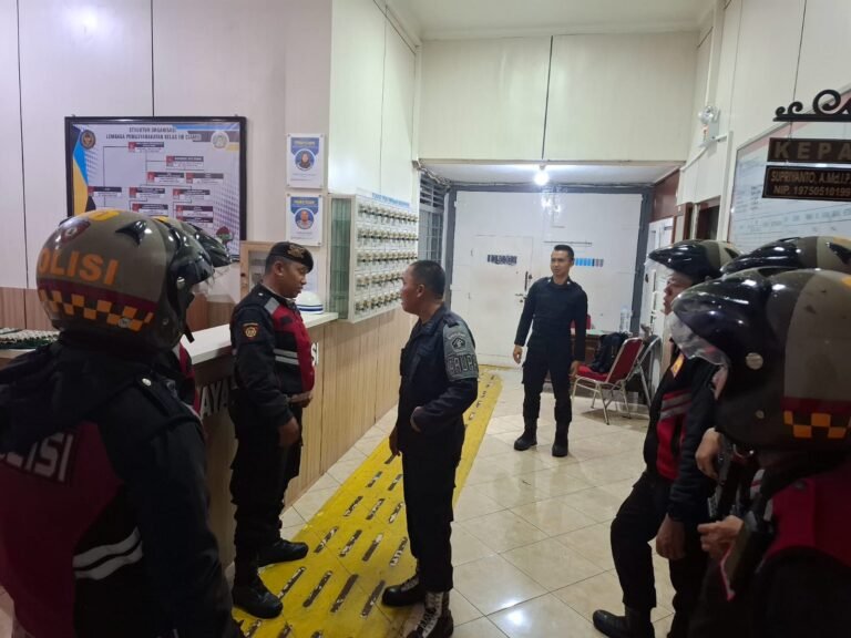 Cipkon Saat Ramadan, Sat Samapta Polres Ciamis Patroli Biru Daerah Rawan Kejahatan di Malam Hari