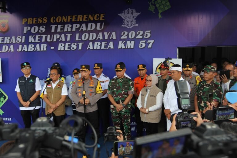 Panglima TNI Tinjau Rest Area KM 57 Tol Jakarta-Cikampek.