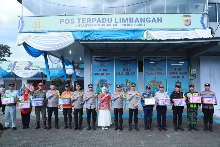 Kapolres Garut Dampingi Wakapolri Cek Pos Terpadu Limbangan