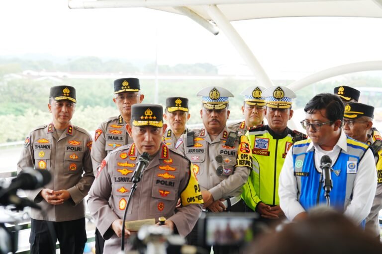 Tinjau Kalikangkung, Kapolri Tegaskan Rekayasa Lalin Efektif Bikin Arus Mudik Lancar