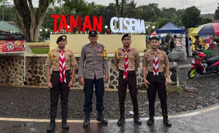 Polsek Sukadana Polres Ciamis Patroli Dialogis Beri Keamanan Warga Saat Ngabuburit