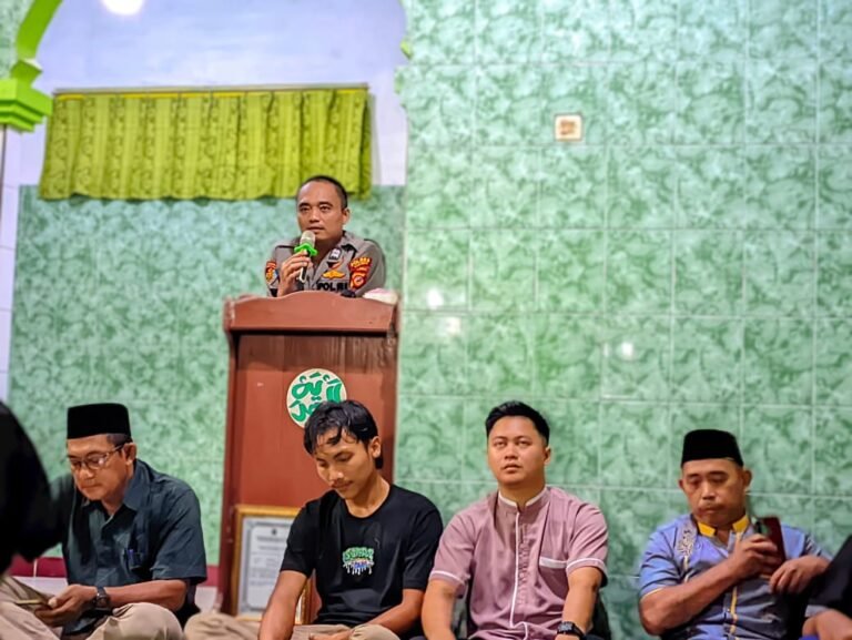 Polsek Cisaga Polres Ciamis Hadiri Acara Bantuan Taruna Karya KSP Jaya ke Warga Sidamulya