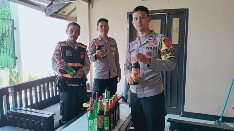 Tingkatkan Patroli Menjelang Lebaran, Polsek Pasirwangi Pastikan Keamanan Masyarakat dan Amankan Puluhan Botol Miras