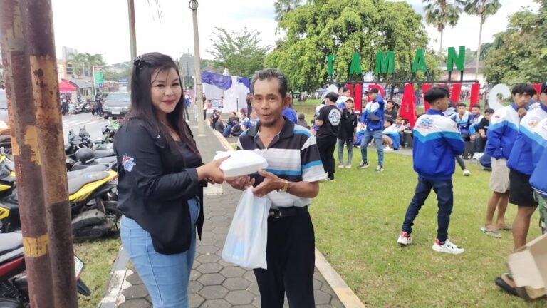 GIAT PENGAMANAN NGABUBURIT DALKA CIPKON DAN PEMBAGIAN TAKZIL GRATIS DI WILKUM POLSEK KAWALI