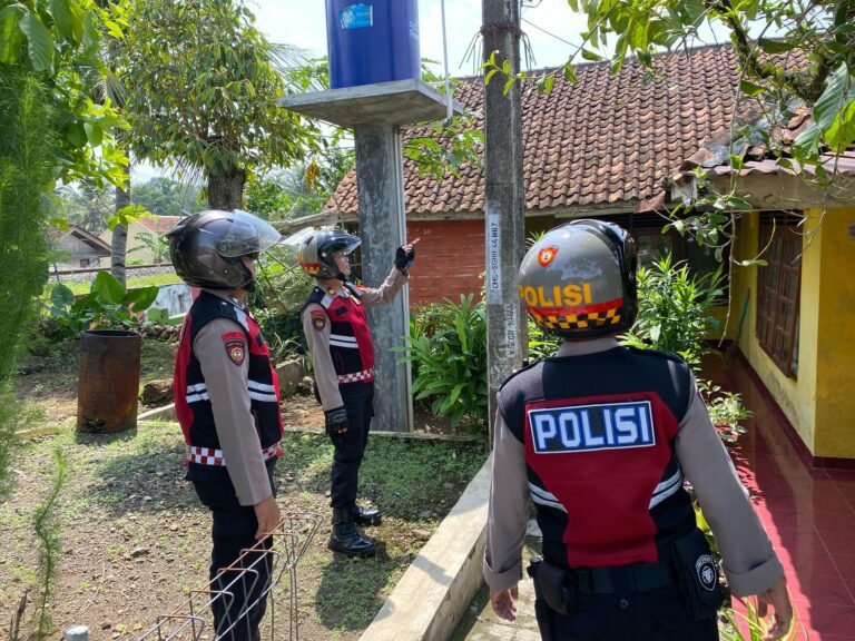 Patroli Keamanan di Perumahan Kertasari Selama Mudik Lebaran dalam Operasi Ketupat Lodaya 2025