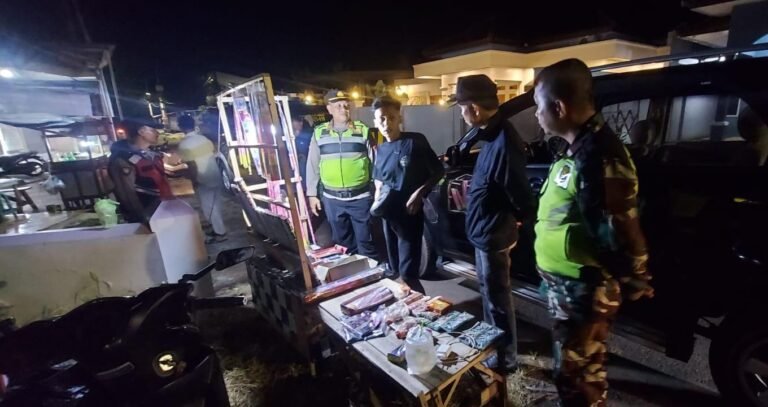 Pastikan Malam Takbir Aman, Polsek Cijeungjing Polres Ciamis Patroli ke Pusat Keramaian Cijeungjing
