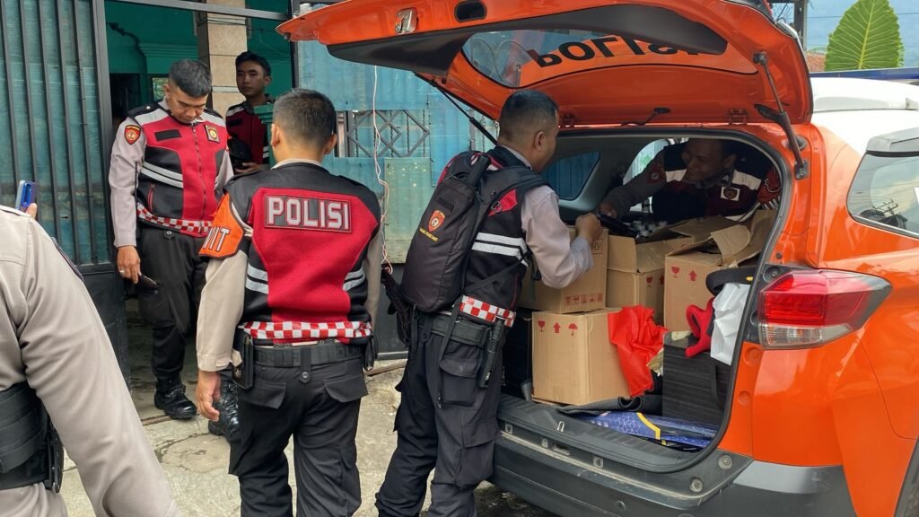 Tim Patroli Polres Garut Kembali Razia Ratusan Botol Miras
