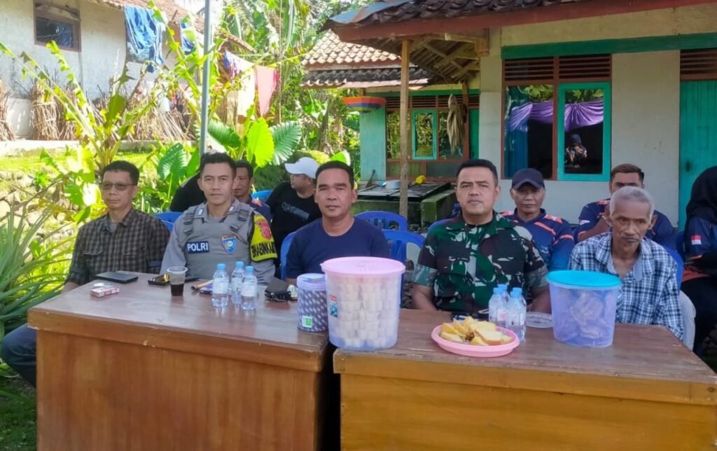 Perkuat Sinergitas, Polsek Cikoneng Polres Ciamis Ikuti Acara Halal Bi Halal Warga Gegempalan