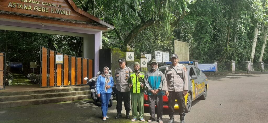 Petugas Pospam Surawisesa Kawali Polres Ciamis Patroli ke Tiga Obwis di Kecamatan Kawali