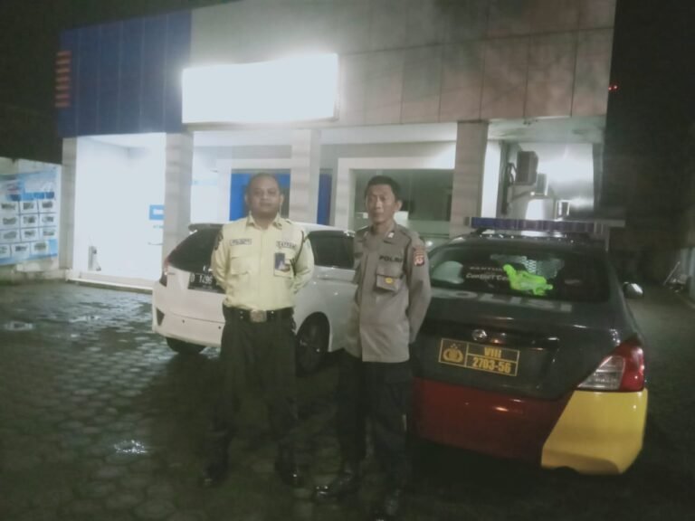Berikan Rasa Aman di Lebaran 2025, Personel Polsek Kawali Polres Ciamis Patroli di Malam Hari