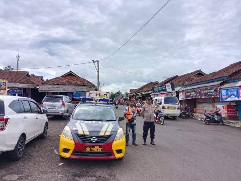 Posek Kawali Polres Ciamis Patroli Siang Hari Cipkon Kamtibmas Kondusif Saat Lebaran 2025