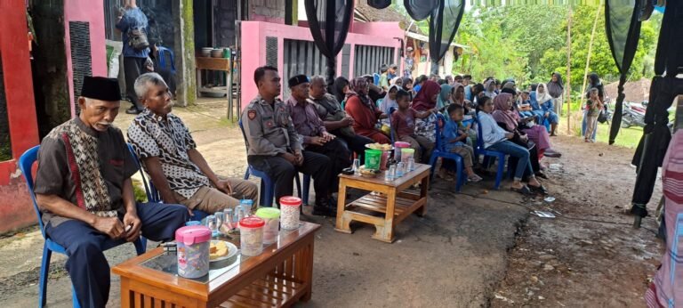Perkuat Sinergitas, Polsek Cisaga Polres Ciamis Ikuti Acara Halal Bi Halal Warga Cisaga