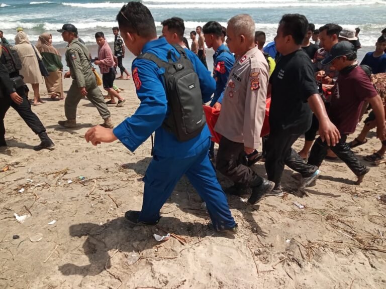 Sat Polairud Temukan Mayat Wisatawan yang Tenggelam di Pantai Karangpapak