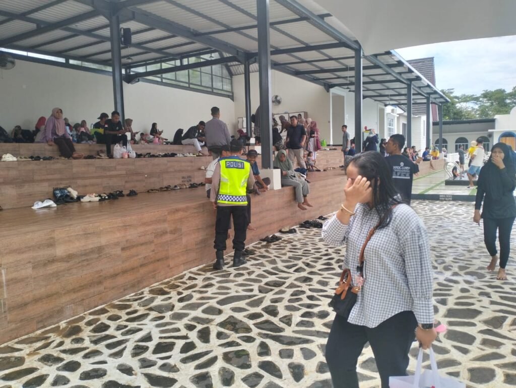 Polsek Cisaga Laksanakan Pengamanan di Obyek Wisata Jinju Asia Park Selama Libur Lebaran