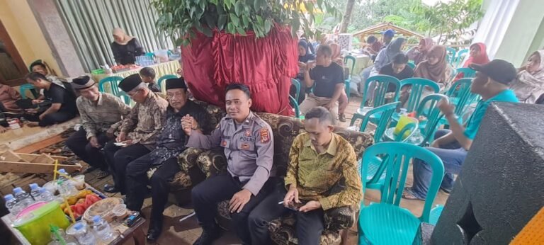 Perkuat Sinergitas, Polsek Cisaga Polres Ciamis Ikuti Acara Halal Bi Halal Warga Girimukti