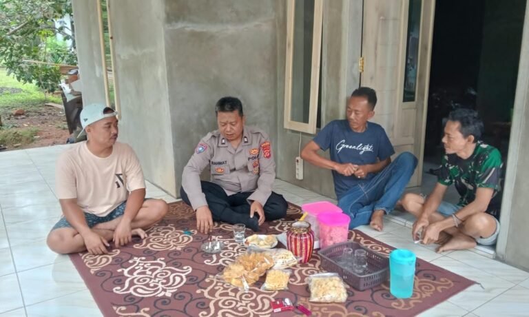 Cipkon Libur Lebaran 2025, Polsek Sukadana Polres Ciamis Koorkom ke Warga Citamiang Wetan