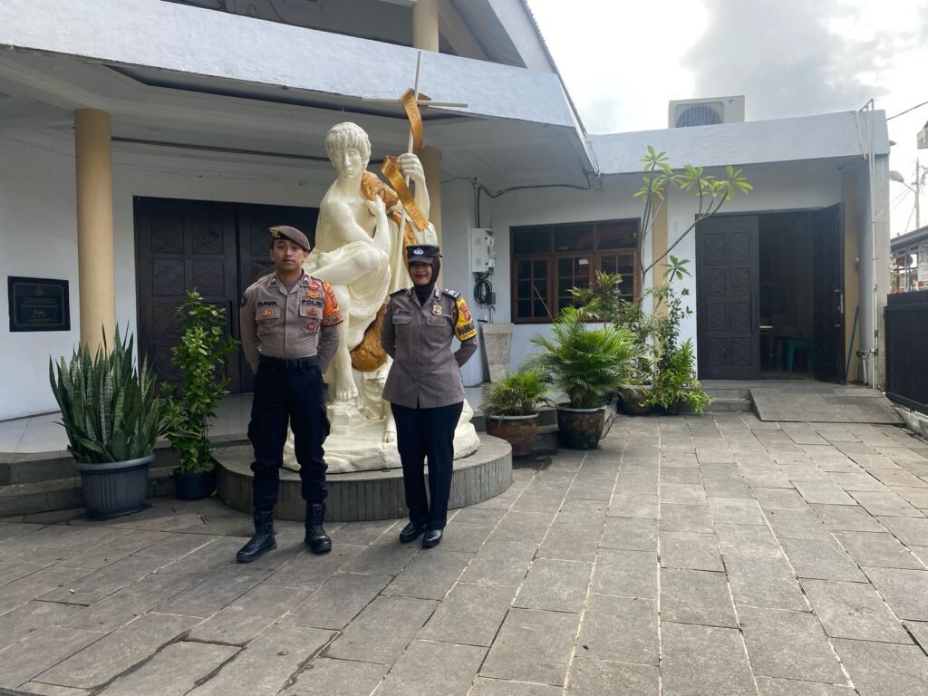 Cipkon, Kapolsek Ciamis Pimpin Pengamanan di Gereja Katolik Santo Yohanes Pembabtis Ciamis