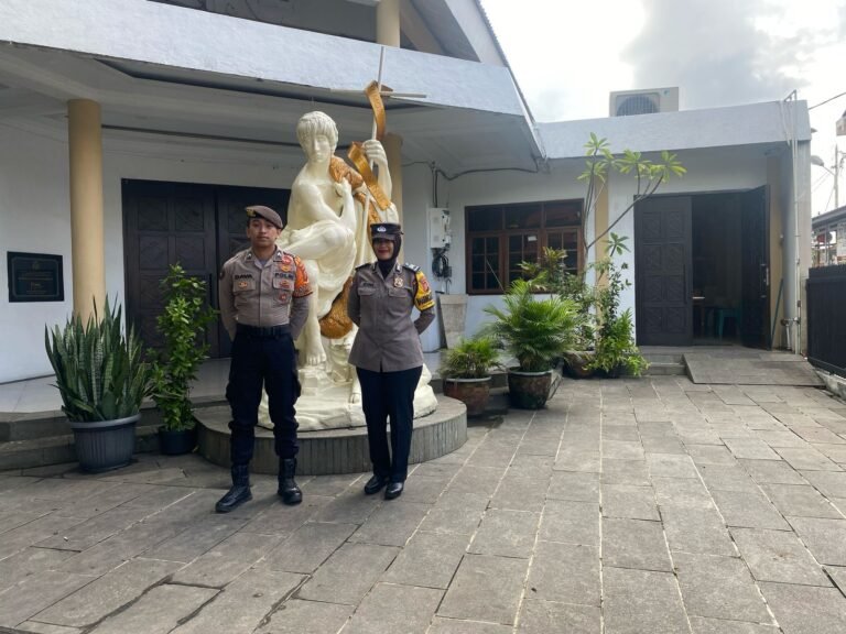 Cipkon, Kapolsek Ciamis Pimpin Pengamanan di Gereja Katolik Santo Yohanes Pembabtis Ciamis