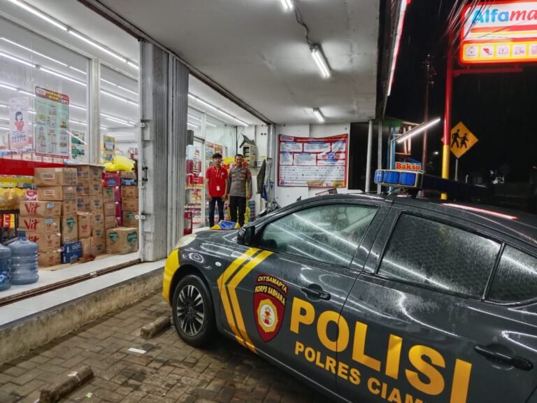 Berikan Rasa Aman di Lebaran 2025, Personel Polsek Kawali Polres Ciamis Patroli di Malam Hari