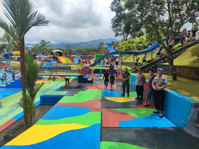 Cipkon Libur Lebaran 2025, Polsek Cipaku Polres Ciamis Awasi Kawasan Obwis di Desa Jalatrang