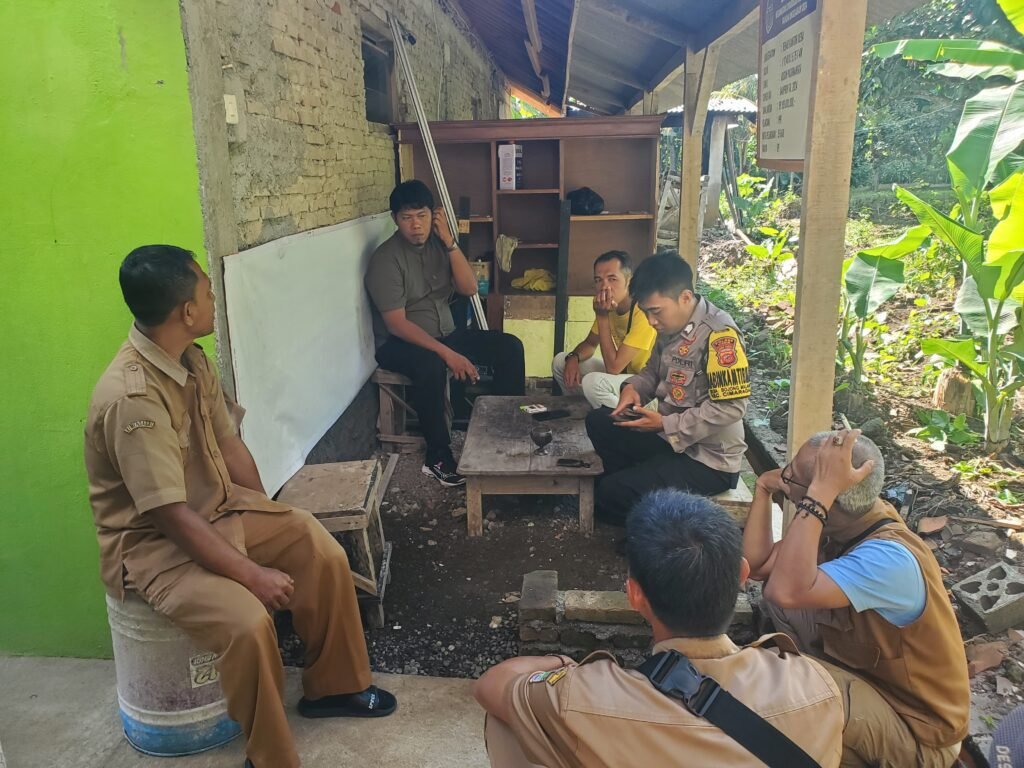 Polsek Cimaragas Datangi TKP Curat di Garasi Pondok Pesantren, Satu Unit Motor Raib