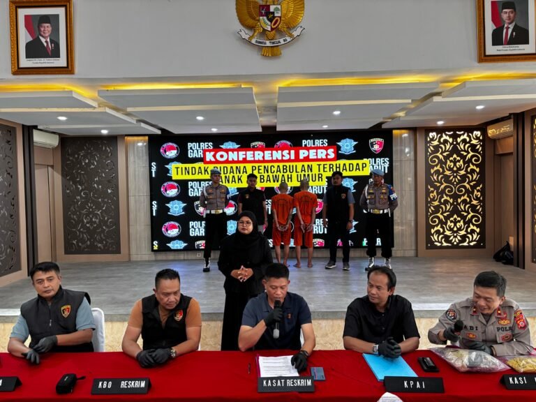 Konferensi Pers Polres Garut Tangkap Keluarga Bejad yang Cabuli anaknya Sendiri