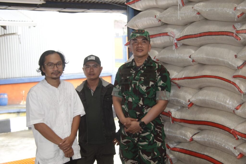 DANDIM 0612/TASIKMALAYA TINJAU GUDANG BULOG, PASTIKAN KETERSEDIAAN STOK PANGAN UNTUK MASYARAKAT
