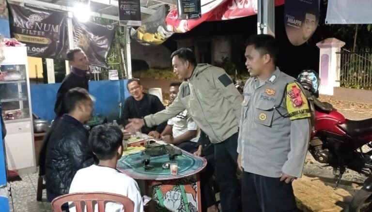 Berikan Rasa Aman Pasca Lebaran 2025, Personel Polsek Kawali Polres Ciamis Patroli di Malam Hari