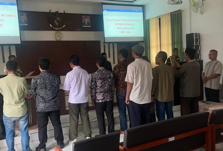 Soliditas Polri-Pemerintah, Polsek Ciamis Hadiri Rapat Pelantikan Pengurus BUMDes Sukajadi
