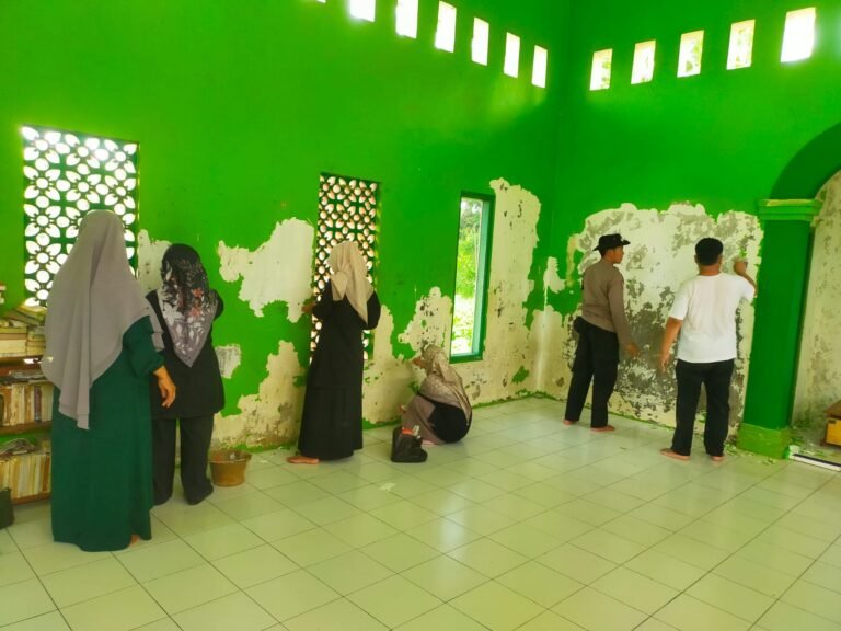 Saba Masjid, Polsek Cikoneng Polres Ciamis Koorkom Bareng Tokoh di Desa Gegempalan