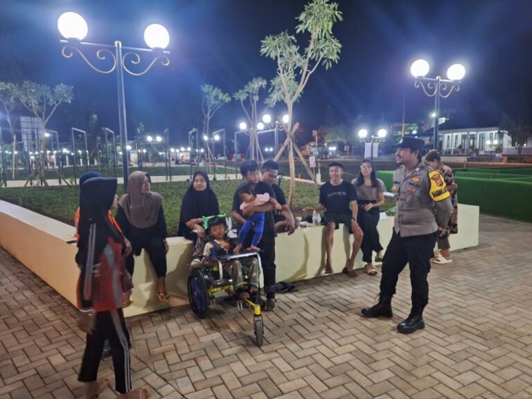 Cegah Tindak Kriminalitas, Samapta Polres Ciamis Patroli ke Stasiun KA Ciamis Beri Imbauan Kamtibmas