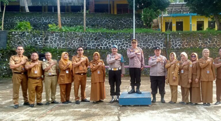 Kapolsek Sukadana Sampaikan Edukasi dan Sosialisasi Surat Edaran Bupati Ciamis di SMPN 1 Sukadana