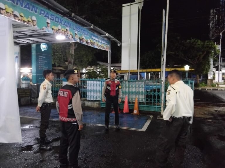 Cipkon di Malam Hari, Satuan Samapta Polres Ciamis Patroli ke Kawasan Kantor PLN Ciamis