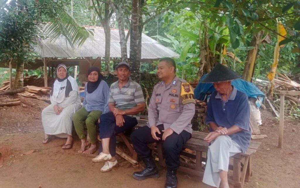 Perkuat Sinergitas, Polsek Sukadana Polres Ciamis Koorkom Kamtibmas ke Warga Desa Bunter
