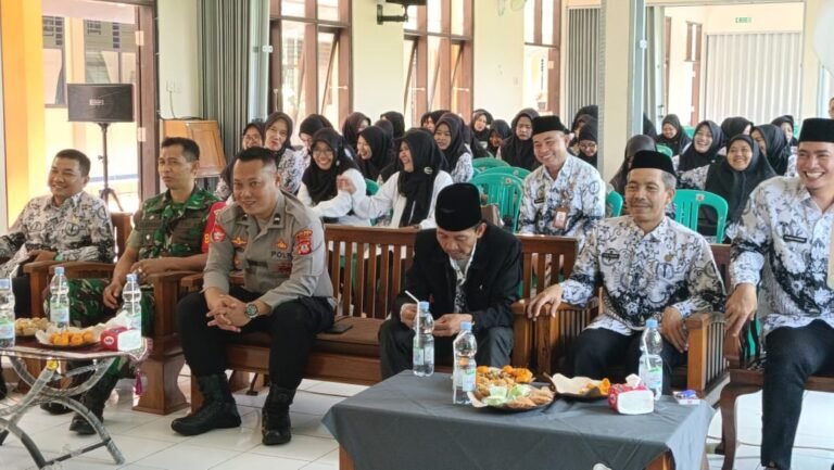 Polsek Cimaragas Hadiri dan Dukung Halal Bihalal Keluarga Besar PGRI Kecamatan Cimaragas