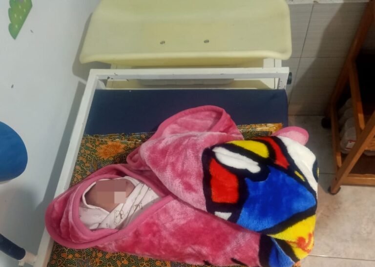 Polsek Cibatu Cek Kondisi Bayi Laki-laki Yang Dibuang