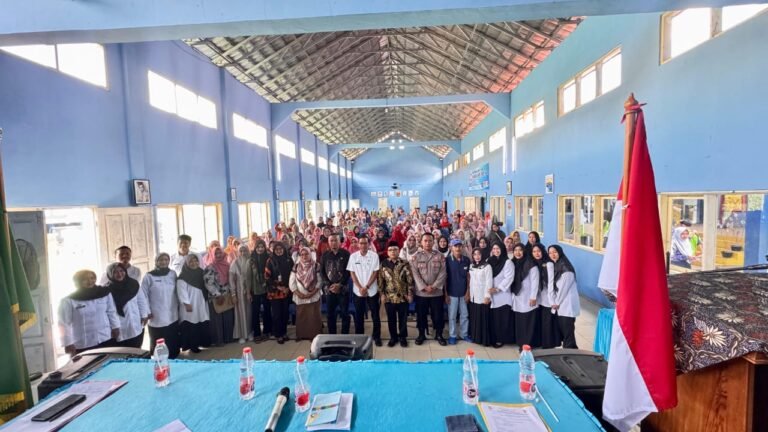 Datangi Sekolah, Polsek Cisaga Ikut Beri Pemahaman Edaran Bupati Ciamis ke Wali Murid