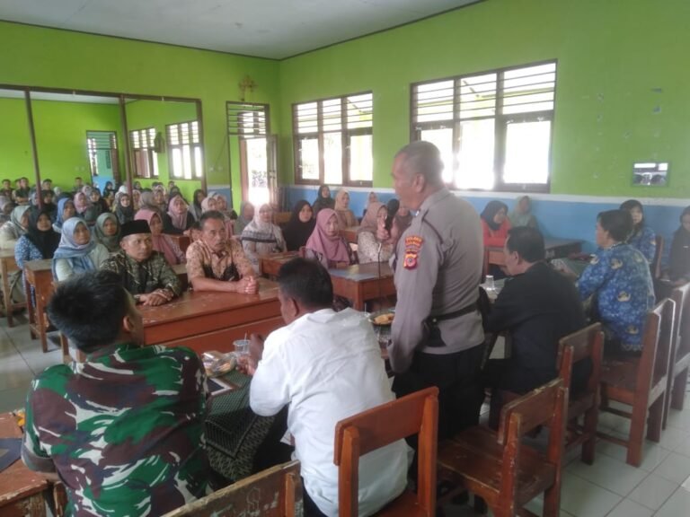 Polsek Panumbangan Ikut Beri Pemahaman Edaran Bupati Ciamis ke Wali Murid