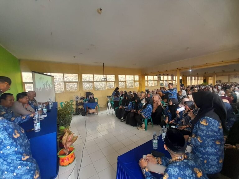 Sosialisasi Larangan Penggunaan Kendaraan Bermotor di SMPN 2 Cihaurbeuti