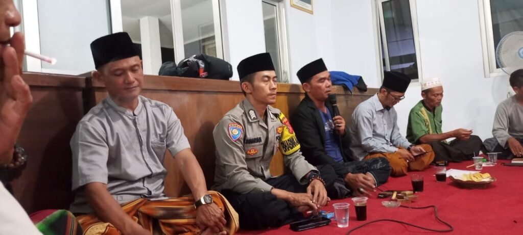 Polsek Cikoneng Polres Ciamis Hadiri Tawasul Rutin Bulanan Bersama Warga Desa Gegempalan