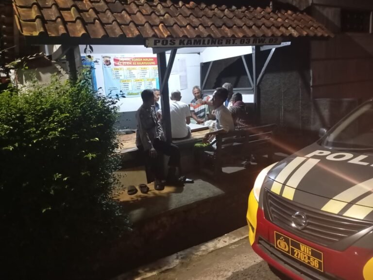Berikan Rasa Aman, Personel Polsek Kawali Polres Ciamis Patroli Dialogis di Malam Hari
