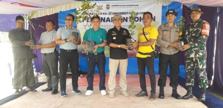 Polri Dukung Kegiatan Dies Natalis Ke-27 Universitas Galuh Melalui Aksi Penanaman Pohon di Desa Gegempalan, Cikoneng