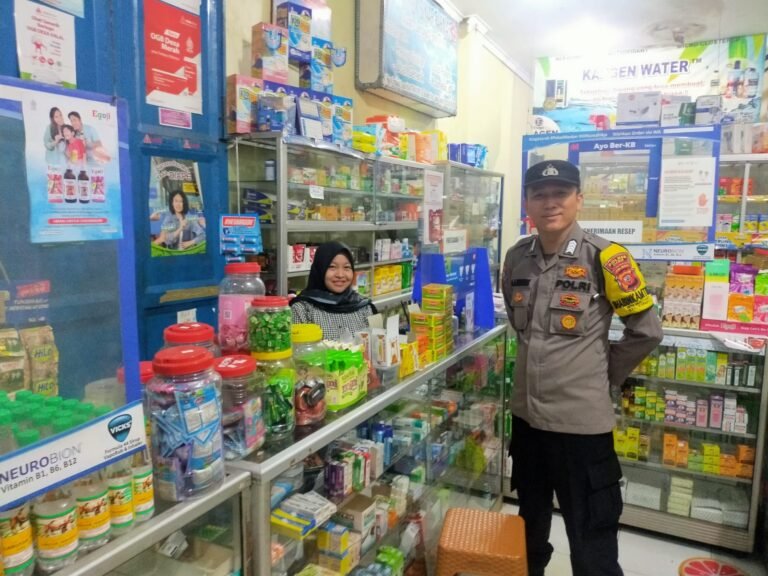 Humanis, Polsek Cipaku Polres Ciamis Patroli Dialogis Beri Kenyamanan Warga Saat Malam Hari